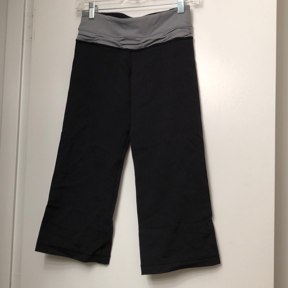 Lululemon cropped reversible yoga pants